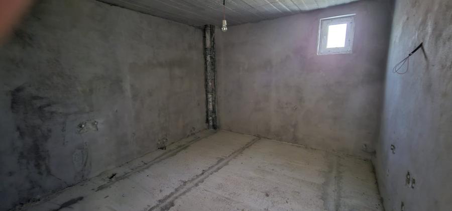 Casă individuală cu 4 camere cu Garaj în Asău
