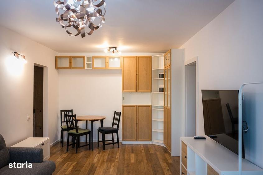 Apartament cu 3 camere semidecomandat în Costin Georgian