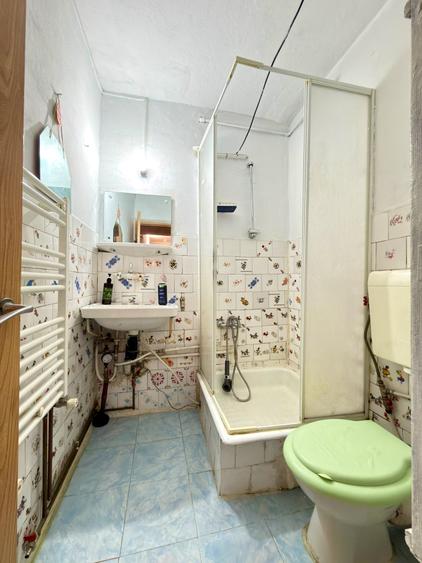 Apartament cu 4 camere semidecomandat în Lipovei