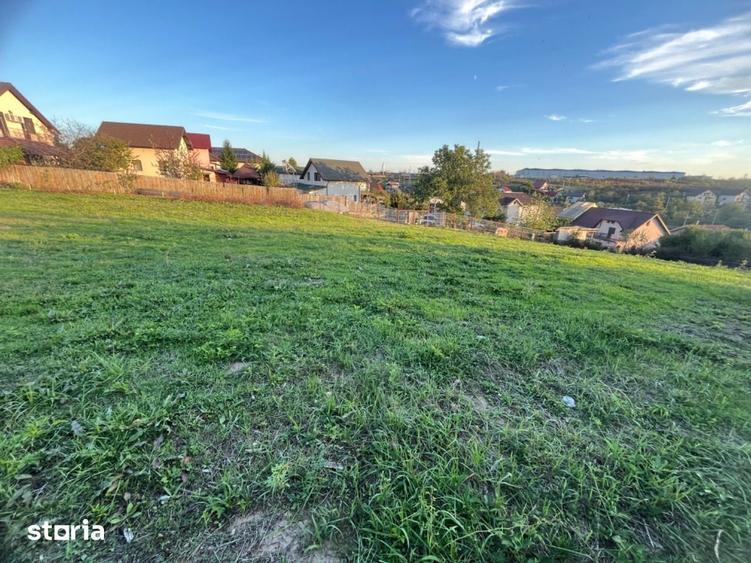 Teren de 2800 mp, în Prundu