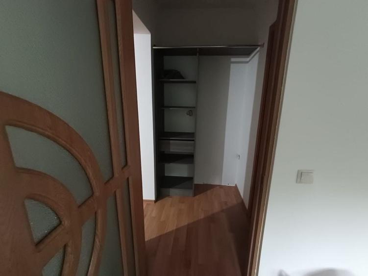 Apartament cu 3 camere semidecomandat în Micro 17
