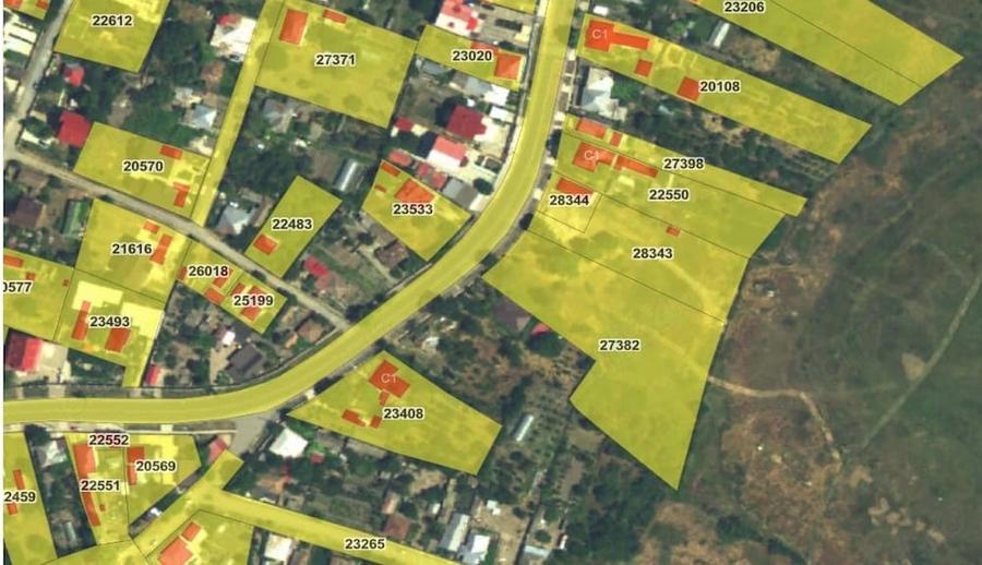 Teren de 8000 mp, în Central