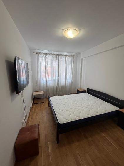 Apartament cu 2 camere decomandat, mobilat în Central