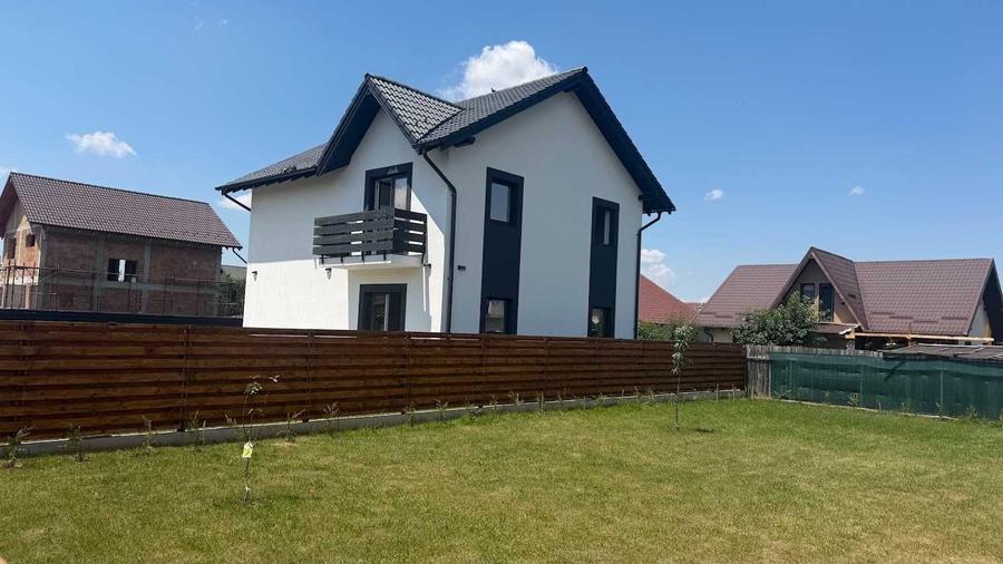 Casă cu 4 camere în Tărlungeni