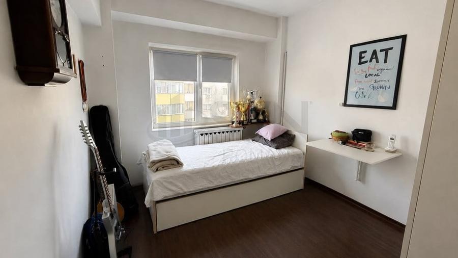 Apartament cu 4 camere decomandat în Lacul Tei