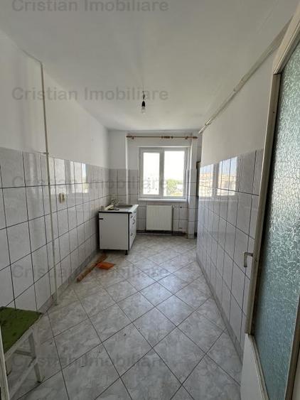 Apartament cu 3 camere decomandat în Viziru 3
