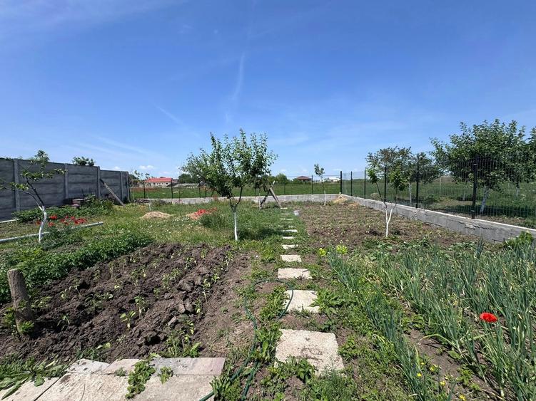 Casă individuală cu 4 camere cu Canalizare în Giarmata-Vii