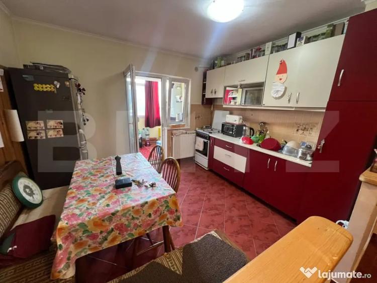 Apartament cu 4 camere decomandat în Central