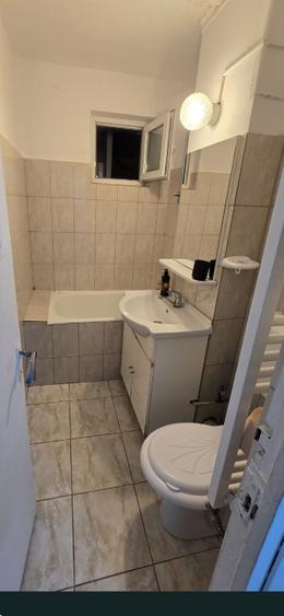 Apartament cu 2 camere decomandat în Tractorul
