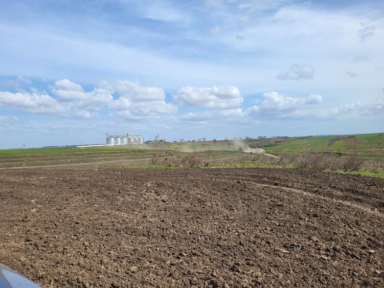 Teren agricol intravilan de 40000 mp, în Prundu