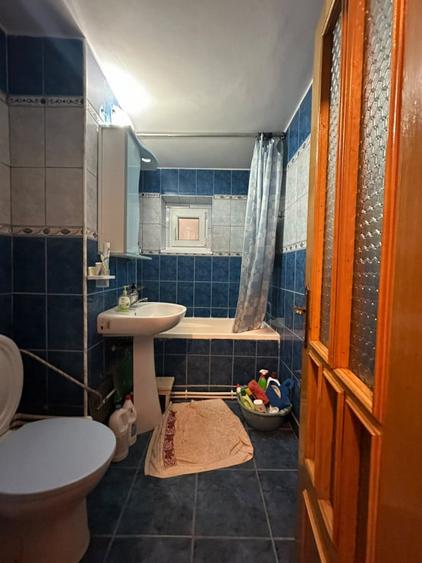 Apartament cu 3 camere semidecomandat în Buzaului