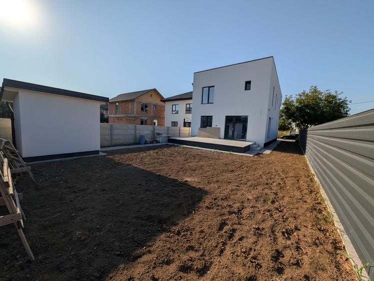 Casă individuală cu 5 camere cu Canalizare în Tunari
