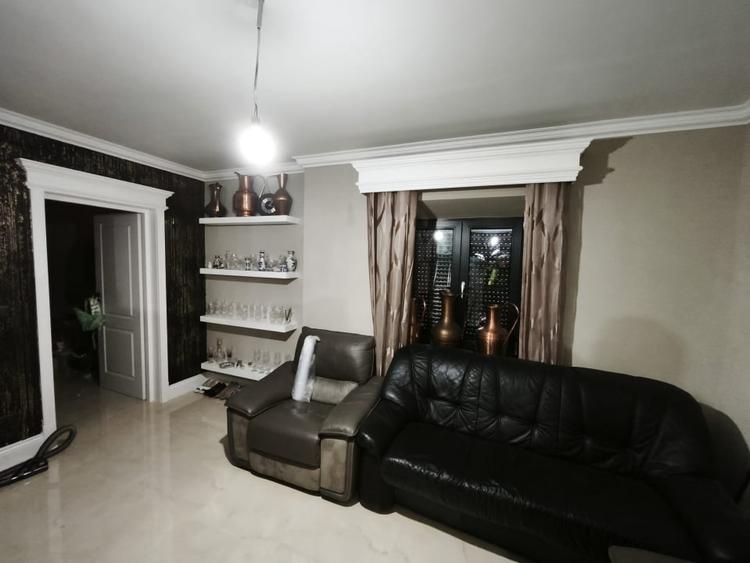 Casă individuală cu 8 camere cu Canalizare în Exterior Sud