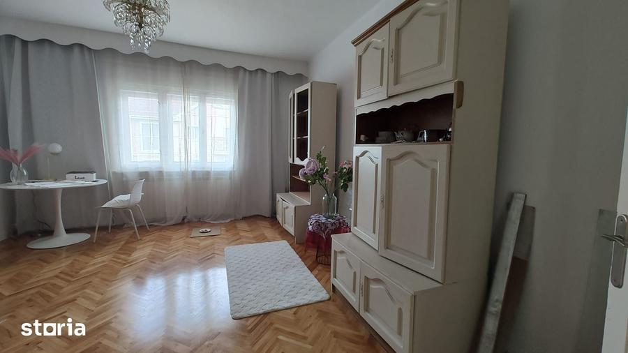 Casă cu 3 camere cu Teren 497 Mp în Central