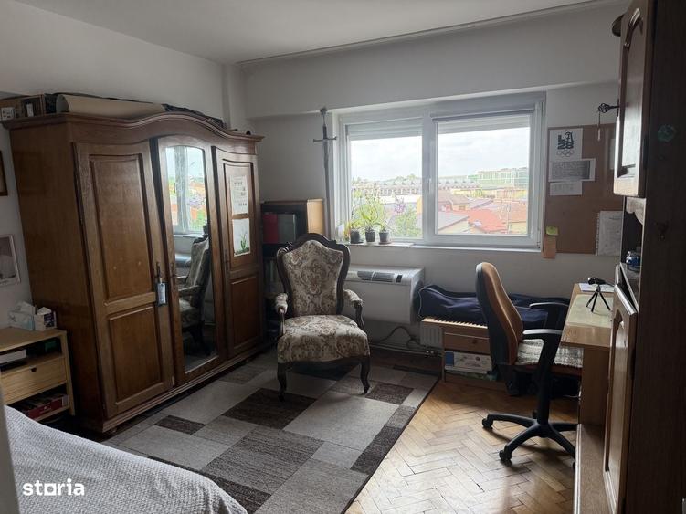 Apartament cu 4 camere decomandat în Micro 17