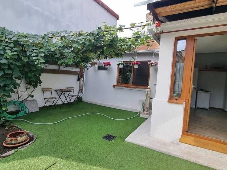 Casă cu 2 camere decomandat în Moșilor