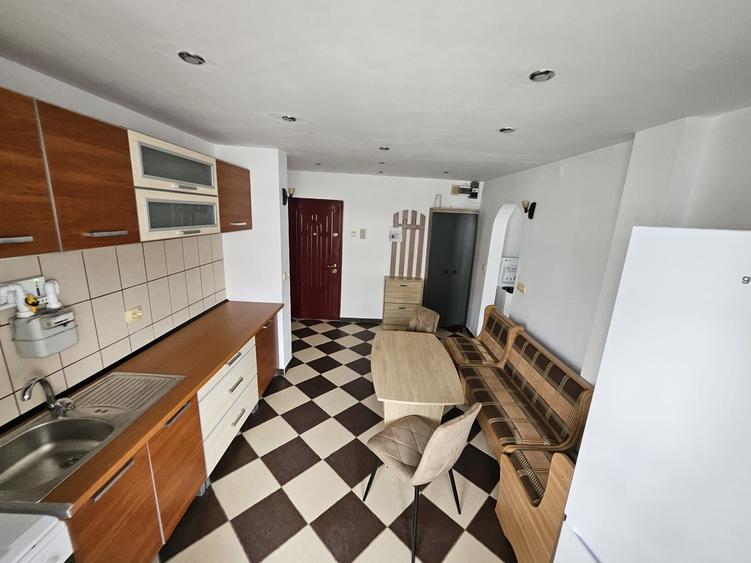 Apartament cu 2 camere semidecomandat în Central