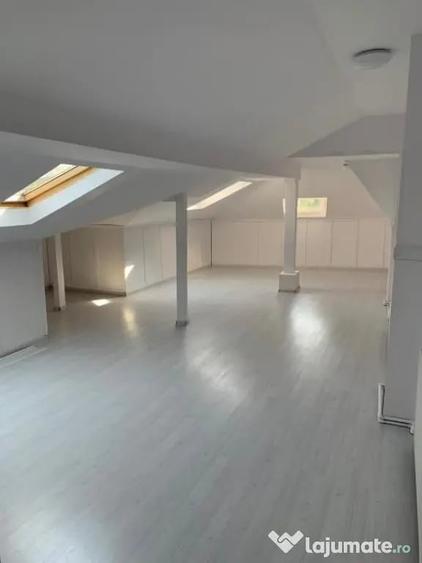 Casă cu 9 camere cu Teren 212 Mp în Dacia