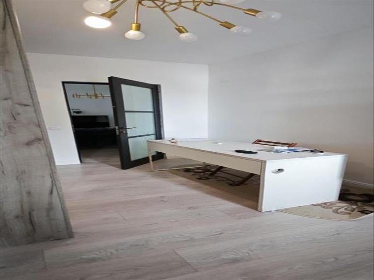 Apartament cu 3 camere decomandat, mobilat în Bucșinescu