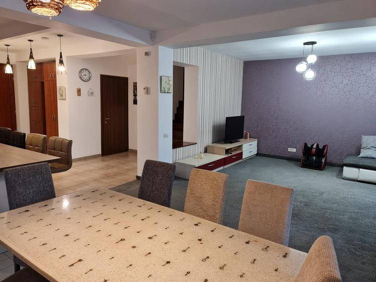 Casă cu 5 camere cu Canalizare în Central