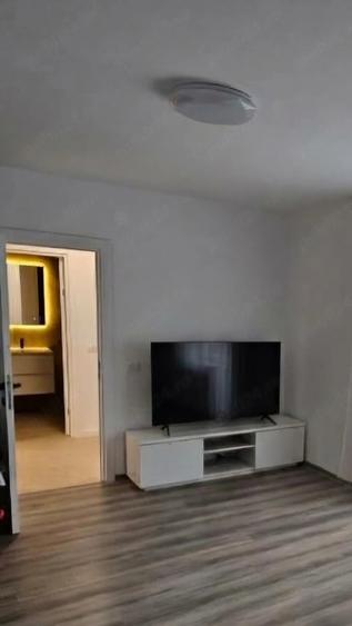 Apartament cu 6 camere decomandat în Drumul Taberei