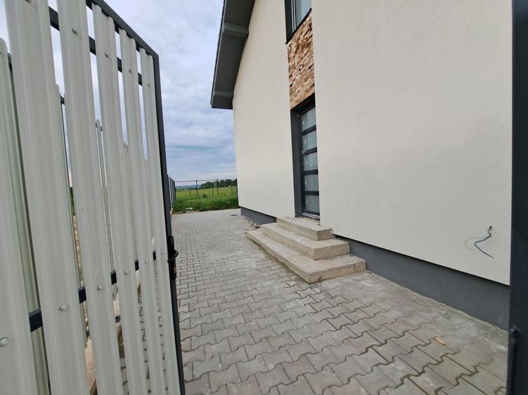 Duplex cu 4 camere cu Canalizare în Sud-Vest