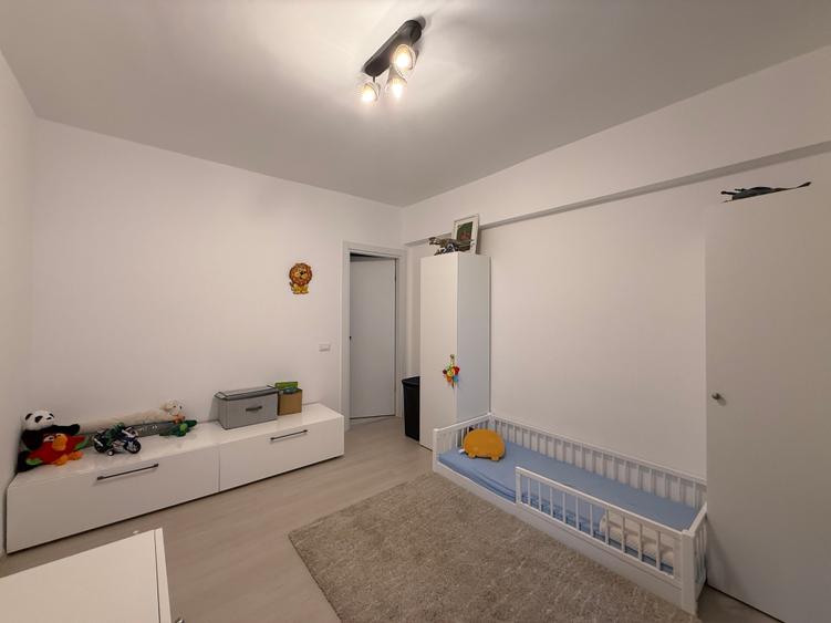 Apartament cu 3 camere nedecomandat în Militari