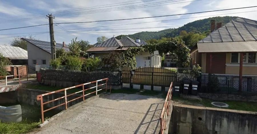 Casă cu 5 camere în Văleni