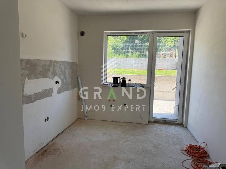 Duplex cu 4 camere cu Canalizare în Dâmbul Rotund