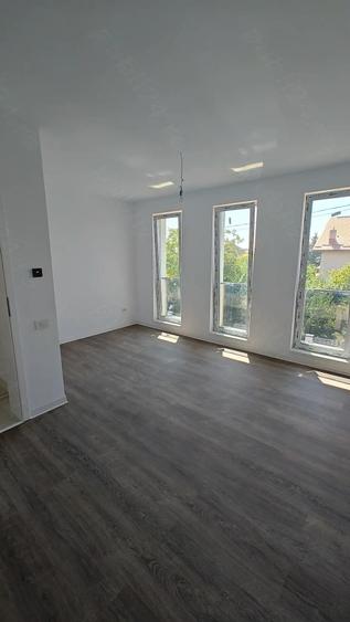 Casă cu 5 camere cu Teren 410 Mp în Pasărea