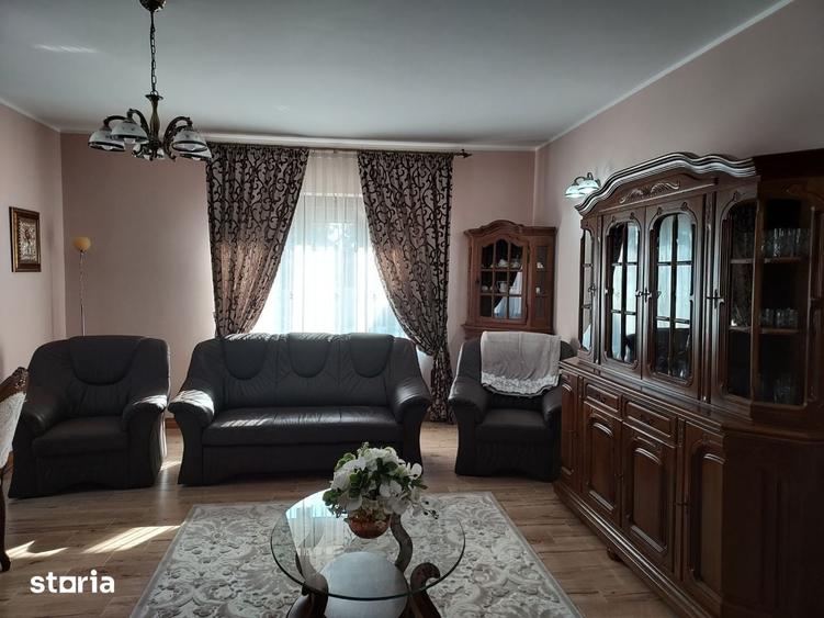 Casă cu 5 camere cu Teren 1800 Mp în Moara