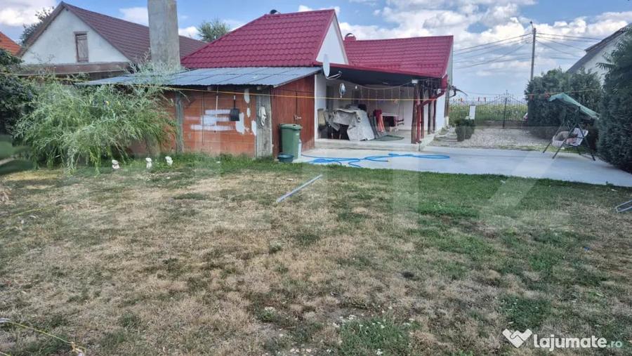 Casa cu 3 dormitoare de vanzare, 105 mp, teren 1810 mp, Boti - 1