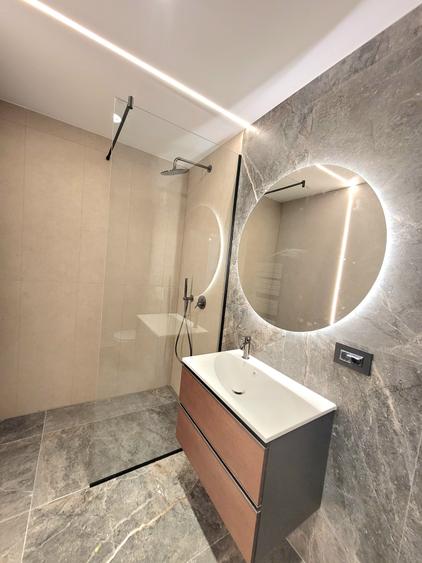 Apartament cu 2 camere nedecomandat în Tractorul