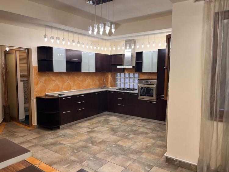 Apartament cu 2 camere semidecomandat, mobilat în Calea Victoriei