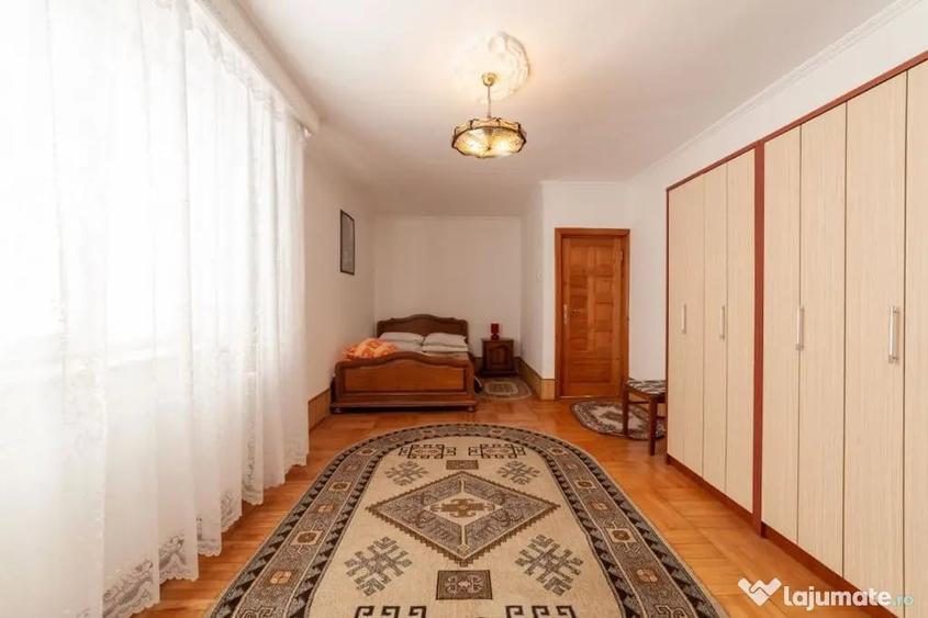 Casă cu 7 camere cu Teren 350 Mp în Exercițiu