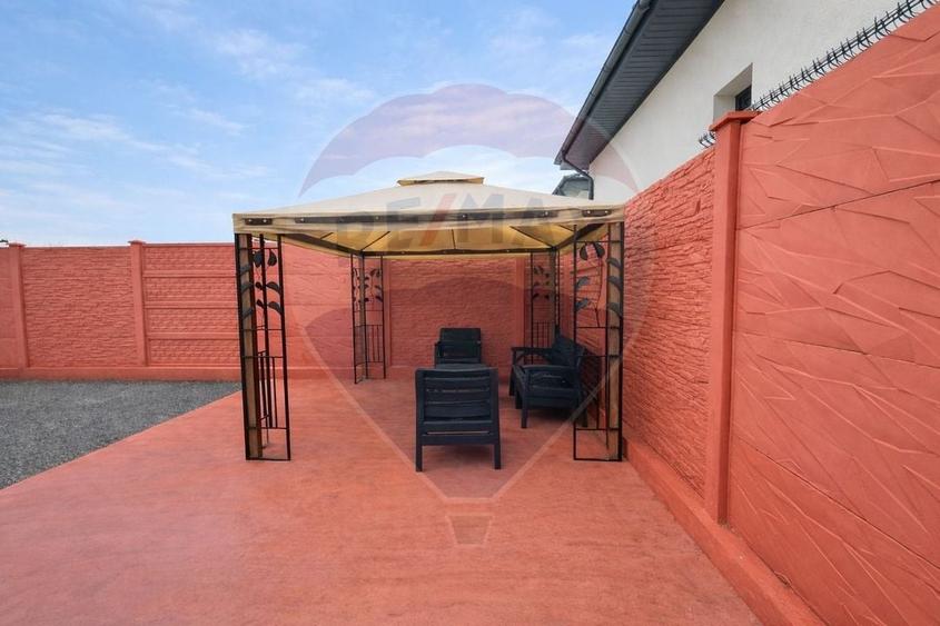 Casă cu 5 camere cu Teren 390 Mp în Lumina