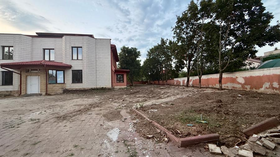 Casă individuală cu 10 camere cu Teren 2500 Mp în Pipera