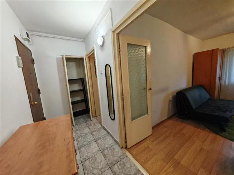 Garsonieră decomandată, mobilată în Răcădău