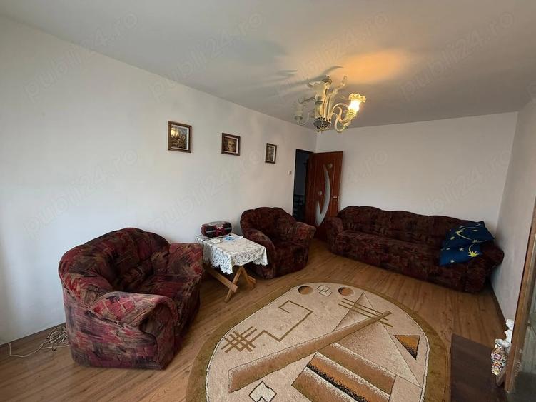Apartament cu 3 camere decomandat în Exterior Vest