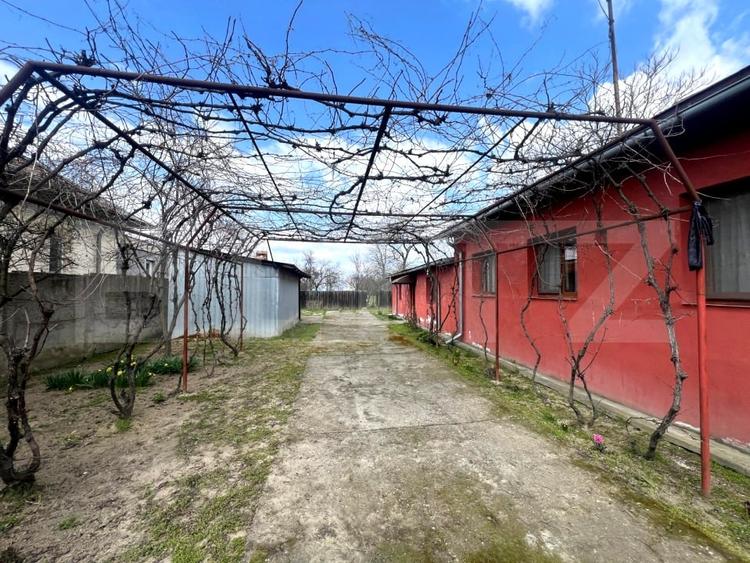 Casă individuală cu 4 camere cu Canalizare în Rovine