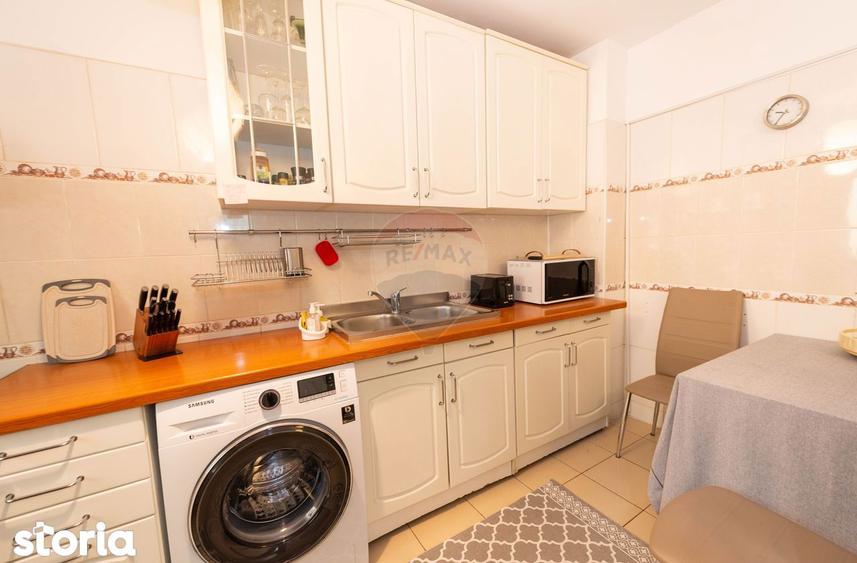 Apartament cu 3 camere, mobilat în Tei