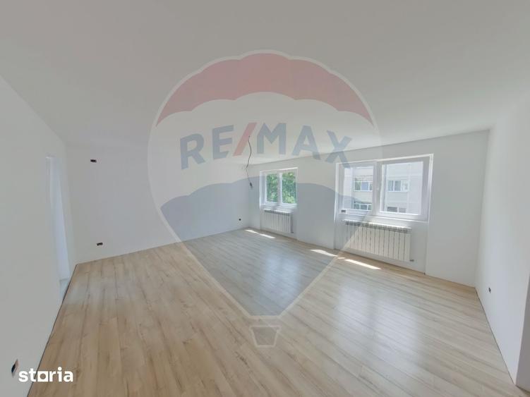 Apartament cu 4 camere decomandat în Central