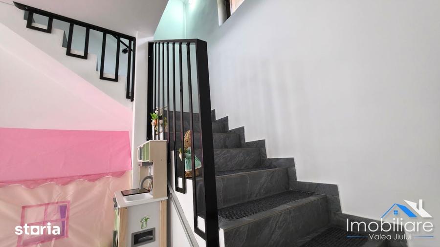 Casă cu 4 camere cu Teren 1711 Mp în Uric