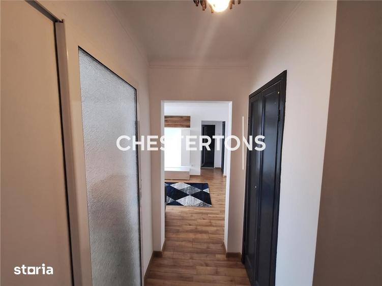 Apartament cu 3 camere semidecomandat în Independenței