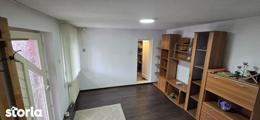 Casă cu 4 camere cu Teren 184 Mp în Central