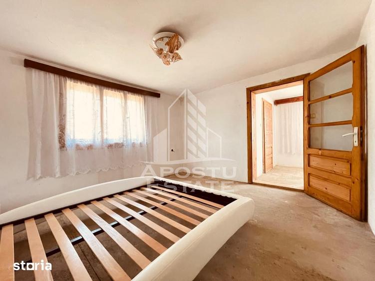 Casă cu 2 camere cu Teren 1472 Mp în Central