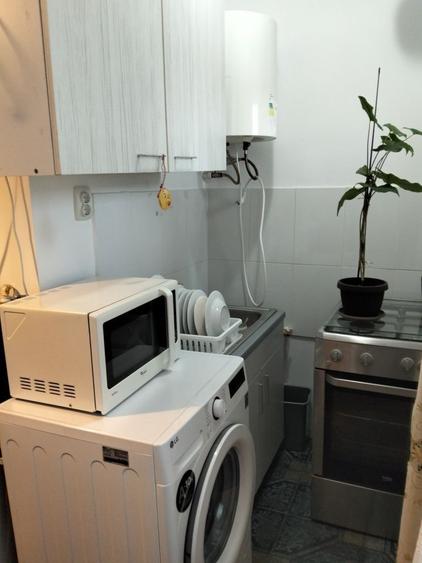 Vand garsoniera confort 3, zona Baicului,15m2.et 4/4.Garsoniera este mobilatautilata.GazeBlocul este anvelopatSector 2 - 7