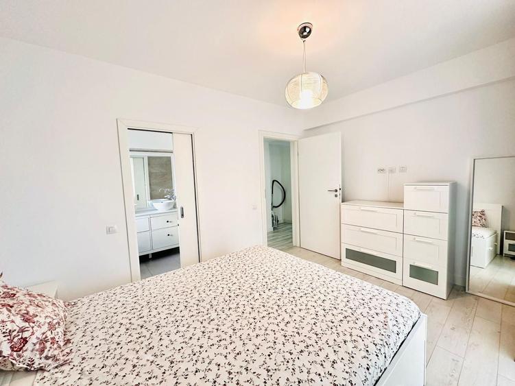 Apartament cu 3 camere decomandat în Runcu