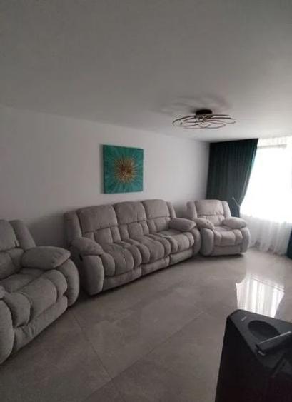 Apartament cu 3 camere decomandat în Titan