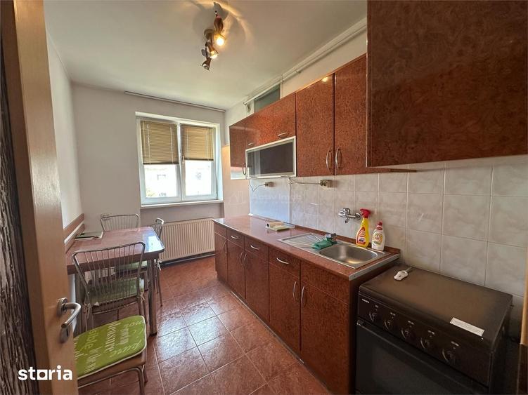 Apartament cu 3 camere semidecomandat în Luncă